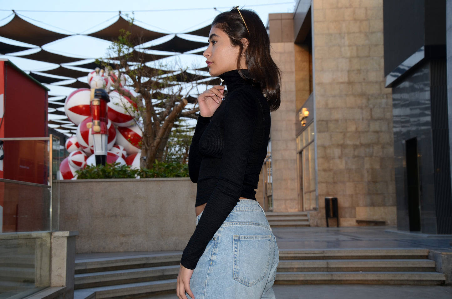 Black Contour Pullover
